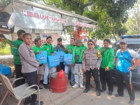 Kapolsek Medansatria Serap Aspirasi Warga dan Ojol Lewat Program Jaga Bekasi On The Spot 