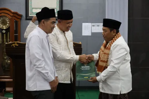 Tarling Perdana Ramadan, Tri Adhianto Paparkan Proyek Jalan hingga Bantuan Rp5,1 Miliar