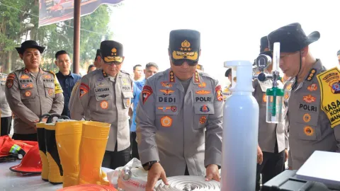 Terbaru Polri Hadapi Karhutla Gambut Kalteng dengan Teknologi, 220 Sumur Bor hingga Rekayasa Tata Air