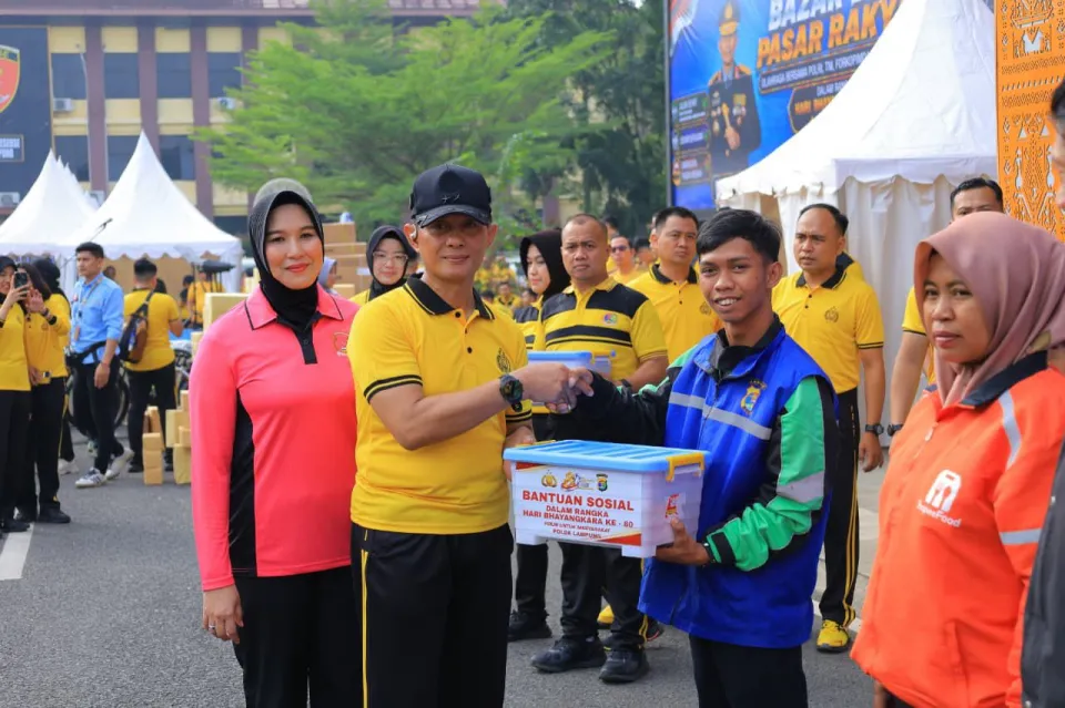 Polda Lampung Gelar Bazar dan Bakti Sosial Hari Bhayangkara ke-80, Bagikan 1.000 Paket Bantuan