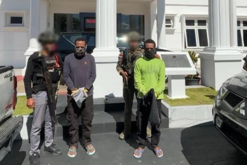 Satgas Operasi Damai Cartenz Limpahkan Dua Tersangka Kasus Pembunuhan dan Penembakan ke Kejaksaan