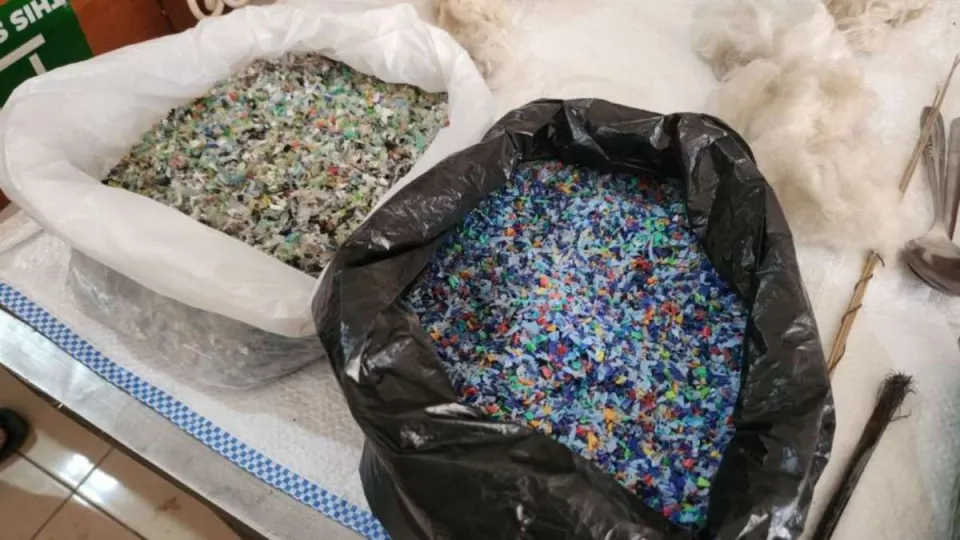Botol Plastik Diolah Jadi Benang, Kampoeng Rajoet Binong Jati Kurangi Sampah Bandung