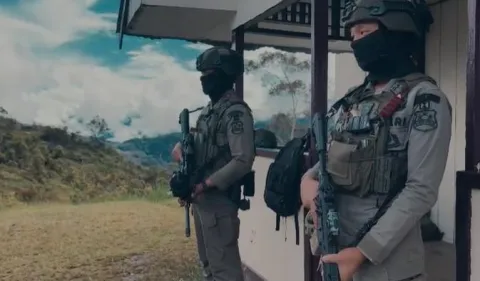 Satgas Damai Cartenz Amankan Ibadah di Papua Tengah, Patroli Jalan Kaki Perkuat Rasa Aman Jemaat