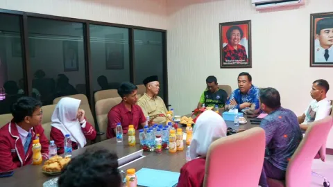 DPRD Bekasi Turun Tangan! Ketua PBVSI Anton Bantu NSC SMAN 9, Siapkan Dana hingga Trofi Juara