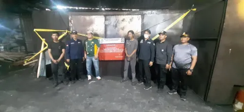 DLH Kota Bekasi Segel Pabrik Arang di Sumur Batu, Kualitas Udara Dipantau dengan AQMS