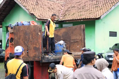 Polres Metro Bekasi Kota dan Polsek Bekasi Selatan Gelar Korve dan Bakti Kesehatan, Perkuat Sinergi 3 Pilar