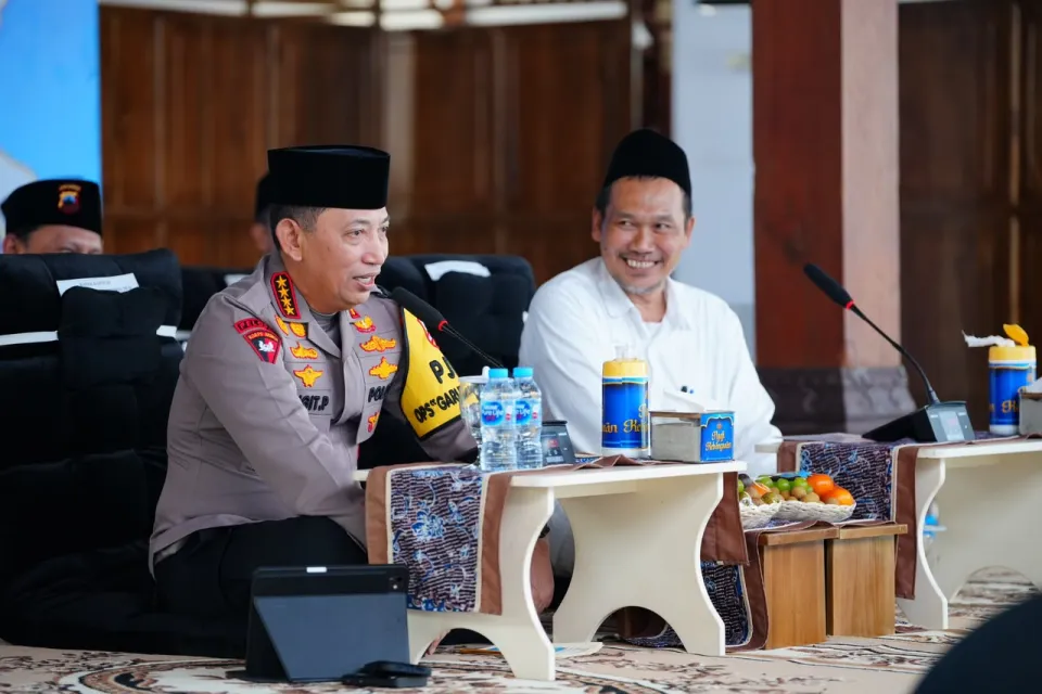Ngaji Gus Baha Satukan Santri dan Polri Se-Indonesia, 42 Ribu Peserta Gaungkan Semangat Kebangsaan