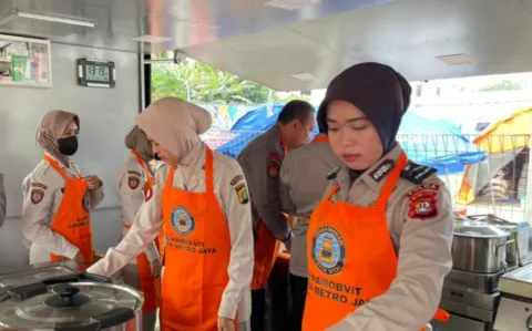 Update Korban Kebakaran Kemayoran Dapat Bantuan Darurat, Polda Metro Jaya Salurkan 500 Paket Makanan