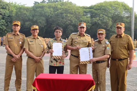 Apel Pemkot Bekasi Diwarnai Penghargaan dan Penandatanganan Dua MoU Kerja Sama