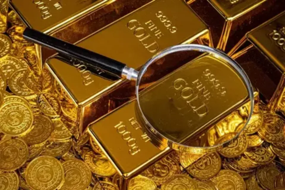 Harga Emas Hari Ini Anjlok, Goldman Sachs Pangkas Proyeksi Akhir Tahun