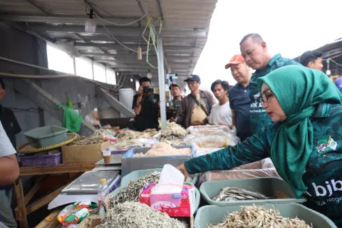 Usai Ditata, Wali Kota Bekasi Gerakkan ASN Belanja di Pasar Baru