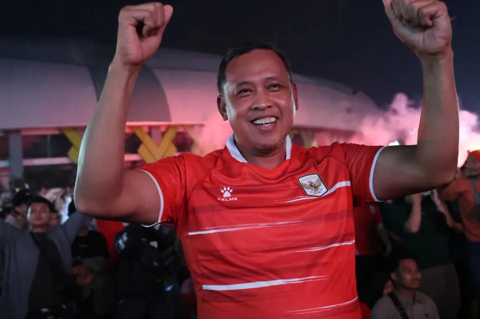 Timnas Indonesia Juara, Tri Adhianto Nobar Bersama Warga Bekasi dan Bagi-Bagi Doorprize