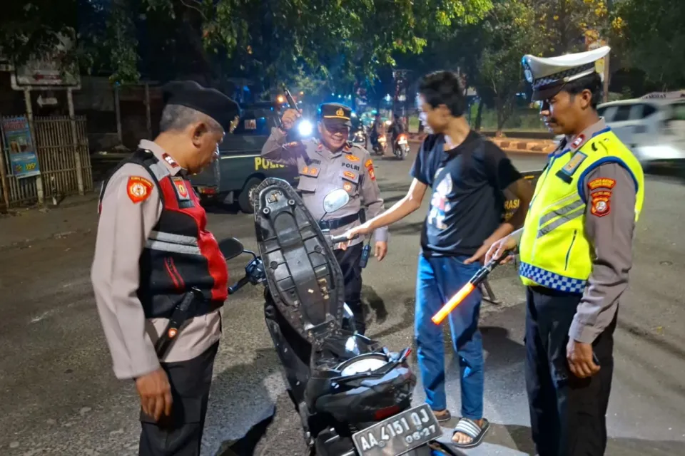 Jaga Jakarta On The Spot, Polsek Bekasi Barat Gelar Razia Stasioner Antisipasi Kejahatan Jalanan dan Tawuran