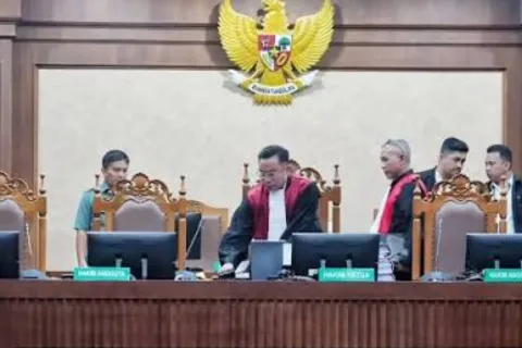 Hari Ini MA Buka Suara Soal Protes Kuasa Hukum Nadiem "Takut Ya?", Hakim Tak Wajib Minta Sikap Terdakwa
