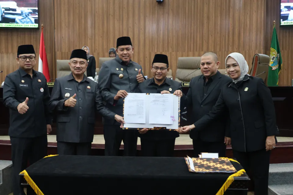DPRD dan Pemkot Bekasi Tandatangani Persetujuan APBD 2027, Harris Bobihoe Tekankan Sinergi