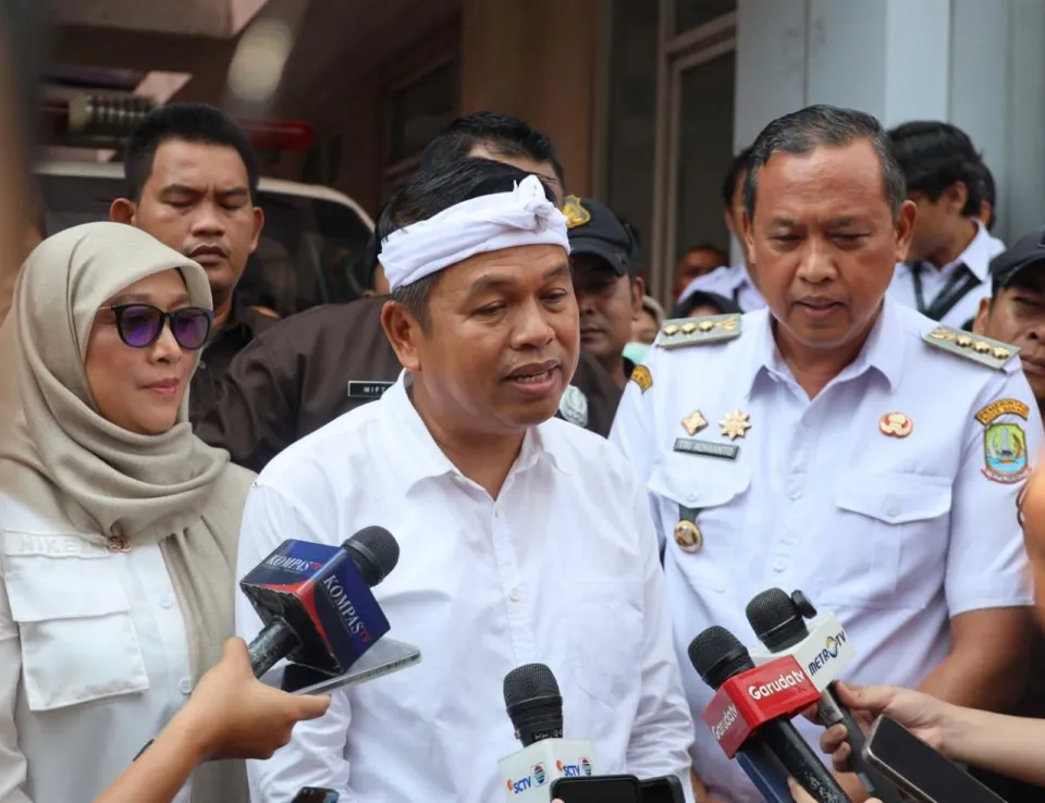 Dedi Mulyadi dan Tri Jenguk Korban KRL Bekasi, Pastikan BPJS dan Penanganan Maksimal