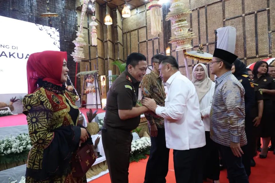 Pemkot Bekasi Perkuat Hubungan dengan Kejaksaan, Harris Bobihoe Hadiri Pisah Sambut Kajati Jabar