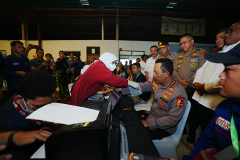 Kapolri Donor Darah di HUT ke-53 KSPSI, Tegaskan Dukungan untuk Buruh