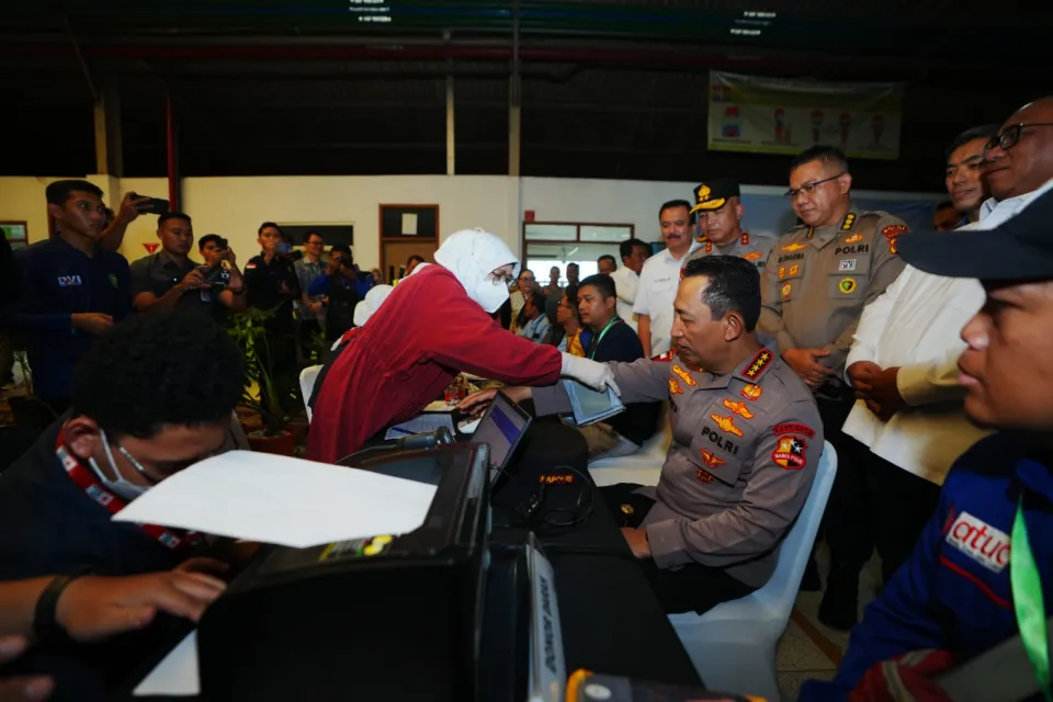 Kapolri Donor Darah di HUT ke-53 KSPSI, Tegaskan Dukungan untuk Buruh