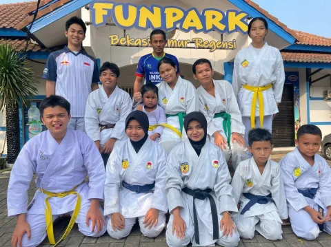 Semangat Membara di Ranting Tebet Barat: Pelantikan Kenaikan Sabuk Karate INKAI Warnai Minggu Ceria Bekasi 