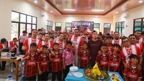 Terbaru Tri Adhianto Motivasi Atlet Muda Kota Baru FC, Tekankan Karakter dan Mental Juara Sejak Dini