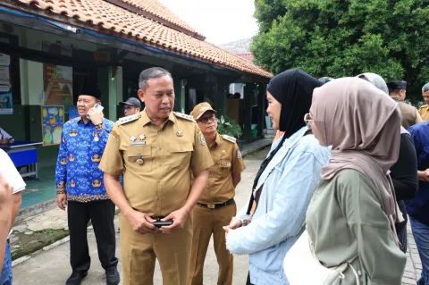 Geger Dugaan Pelecehan di SMPN 52 Bekasi! Tri Adhianto Sidak, Oknum TU Terancam Dipecat Tidak Hormat
