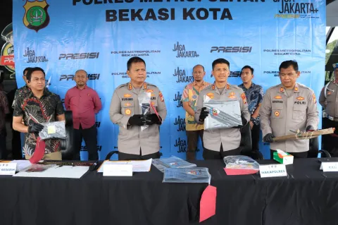 Polres Bekasi Kota Bongkar Pencurian ‘Rumsong’ di Jatiasih, Residivis Gasak Puluhan HP Santriwati