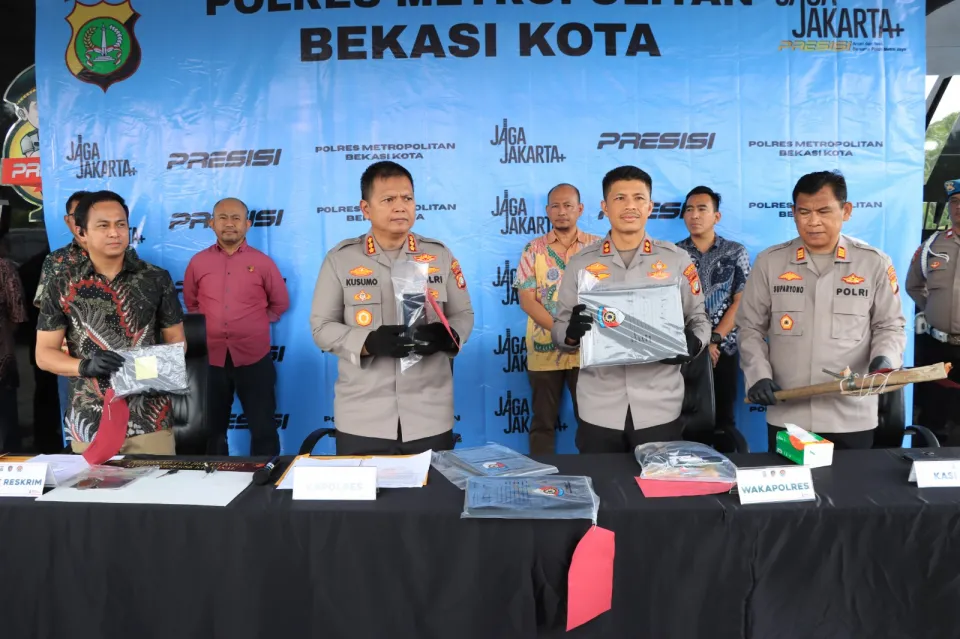 Polres Bekasi Kota Bongkar Pencurian ‘Rumsong’ di Jatiasih, Residivis Gasak Puluhan HP Santriwati