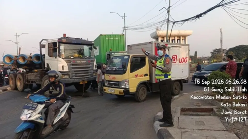 Truk Mogok Melintang, Jl Raya Bekasi Ujung Menteng Macet Pagi Ini
