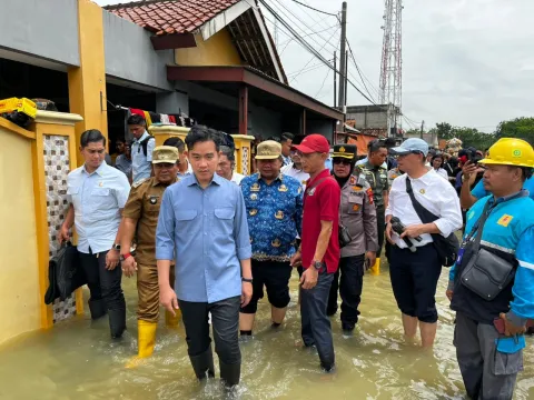Wapres Gibran Tinjau Pengungsian Banjir Bekasi, Polri Pastikan Warga Terlayani Aman
