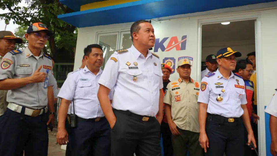 Stasiun Bekasi Kian Padat, Tri Adhianto Siapkan Jurus Terpadu dari Parkir Bertingkat hingga Flyover Baru