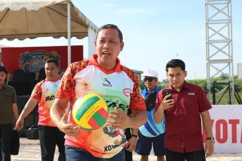 Wali Kota Bekasi Buka Kejurkot U-15 Voli Pasir 2026, Siapkan Atlet Muda Berprestasi