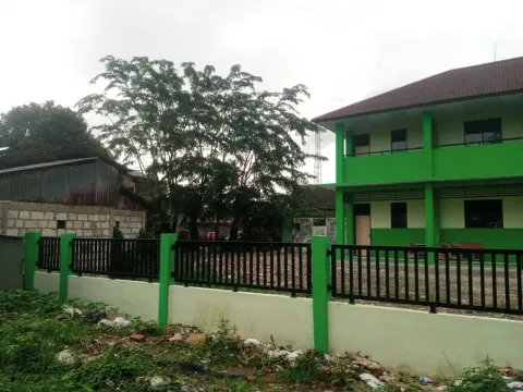 Proyek Rp2,6 Miliar SDN Marga Mulya 1 Disorot Warga: Pagar Sekolah Diduga Serobot Tanah Pengairan, Anggaran Terancam Kerja Dua Kali?