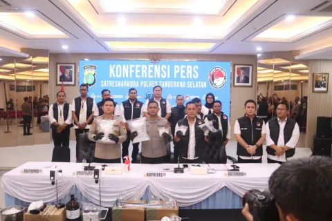 Polres Tangsel Bongkar Home Industry Narkotika Sintetis Rp20 Miliar, 5 Tersangka Jaringan Jakarta Tangsel Diciduk