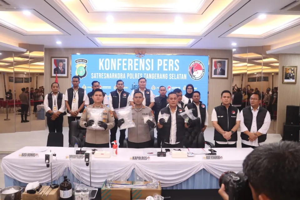 Polres Tangsel Bongkar Home Industry Narkotika Sintetis Rp20 Miliar, 5 Tersangka Jaringan Jakarta Tangsel Diciduk