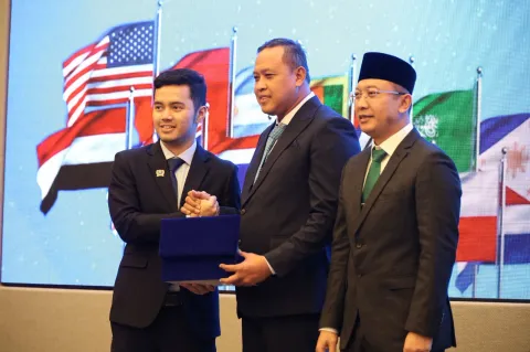 AYIMUN 2026 Bekasi, Tri Adhianto dan Mendikdasmen Dorong Generasi Muda Tampil Global