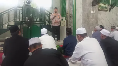 Jaga Jakarta On The Spot, Kapolsek Bekasi Barat Sampaikan Pesan Kamtibmas Jelang Salat Jumat