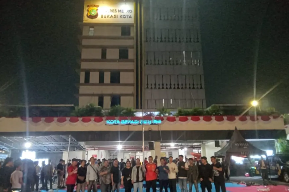 Kapolres Bekasi Kota Duduk Lesehan Bareng Mahasiswa, Nobar Piala Dunia Jadi Ajang Perkuat Kamtibmas