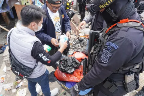 Polda Metro Jaya Sisir Kota Bambu Selatan, Temukan 7 Alat Hisap dan Perlengkapan Diduga Terkait Narkotika Terbaru