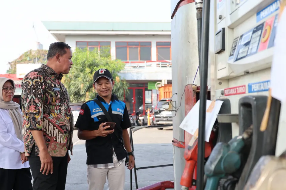 Wali Kota Bekasi Cek Stok BBM di SPBU, Imbau Warga Tak Panic Buying