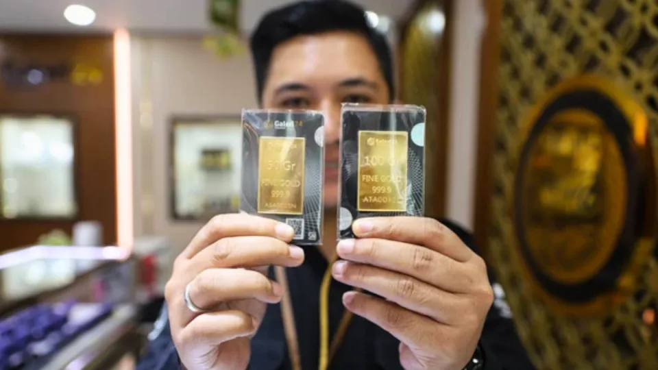 Terbaru Harga Emas Antam Turun Rp50 Ribu Sepekan, Buyback Kini Rp2,576 Juta per Gram