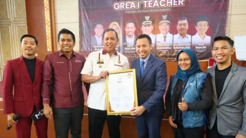 Tri Adhianto Soroti Peran Guru Inspiratif di Tengah Tantangan Pendidikan Bekasi