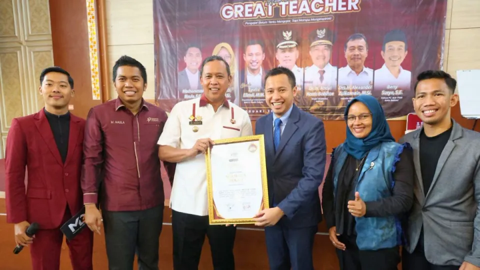 Tri Adhianto Soroti Peran Guru Inspiratif di Tengah Tantangan Pendidikan Bekasi