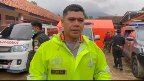 Den K9 SAR Polri Dikerahkan di Longsor Cisarua, Anjing Pelacak Bergerak Cari Korban Hilang