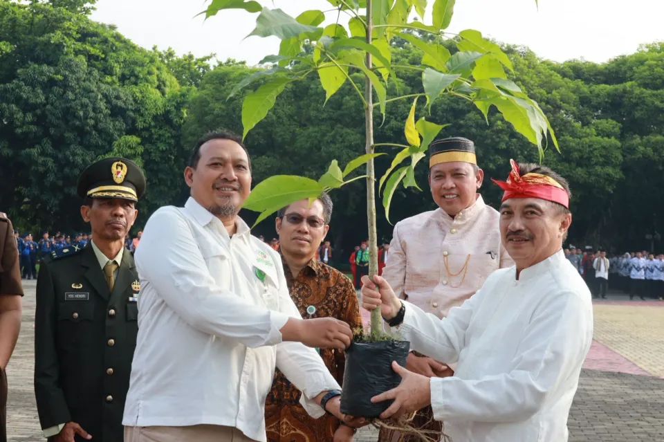 Pemkot Bekasi Teken Kerja Sama Penghijauan, Program “Tri For Tree” Resmi Dimulai