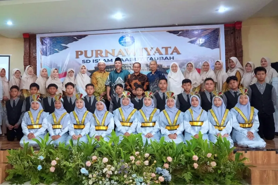 Ketua DPRD Kota Bekasi Motivasi Lulusan SD Islam Baabut Taubah Angkatan XVII, Ajak Jadi Kebanggaan Indonesia