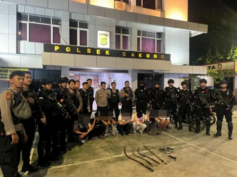 Nyaris Bentrok Subuh! Patroli Brimob-Polres Jaktim Gagalkan Tawuran, Celurit hingga Samurai Diamankan