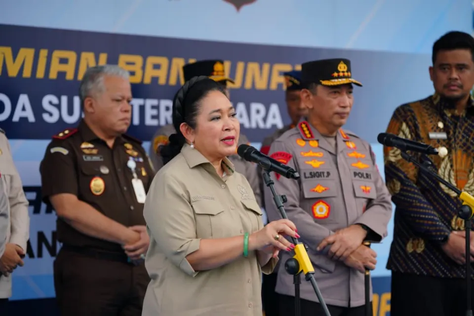 22 Kontainer Bantuan Dilepas ke Sumatra, Ketua Komisi IV DPR Apresiasi Polri