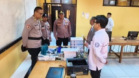 Jaga Jakarta On The Spot, Polsek Pondok Gede Sambangi Sekolah Cegah Kenakalan Remaja