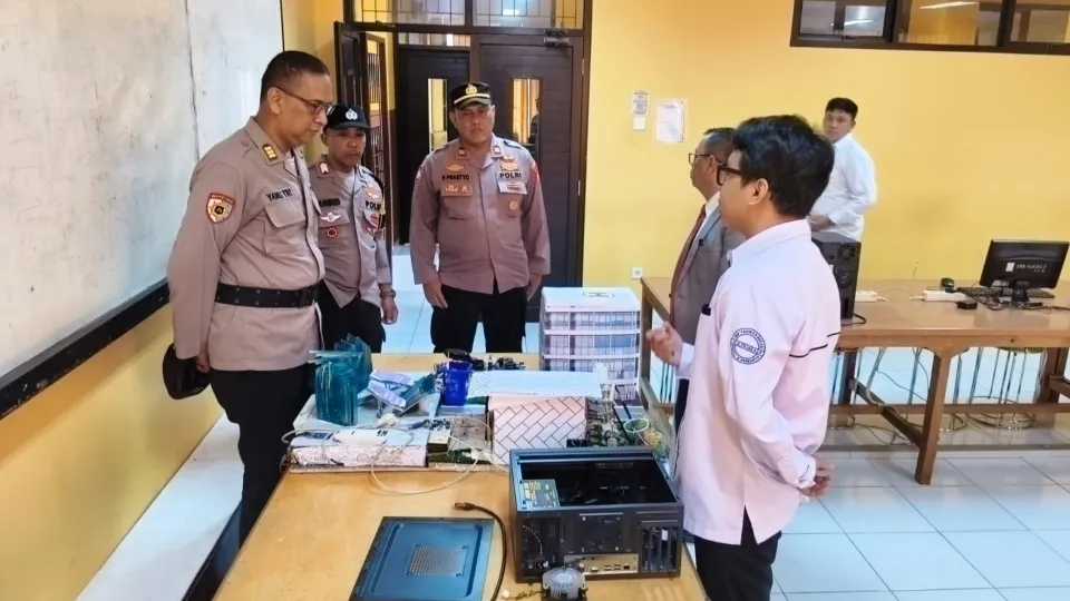 Jaga Jakarta On The Spot, Polsek Pondok Gede Sambangi Sekolah Cegah Kenakalan Remaja